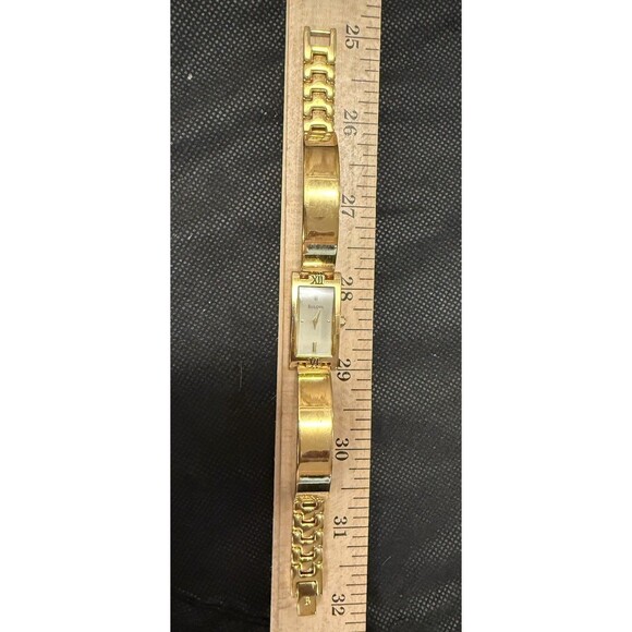 Bulova Ladies Gold Tone Tank With Gold Tone Bracelet Hong Kong C976565 - Picture 6 of 7